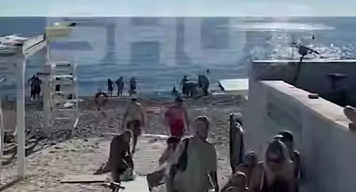 Evacuation of people from a beach in Sochi. September 24, 2025. Screenshot from the video. Telegram channel/Shot