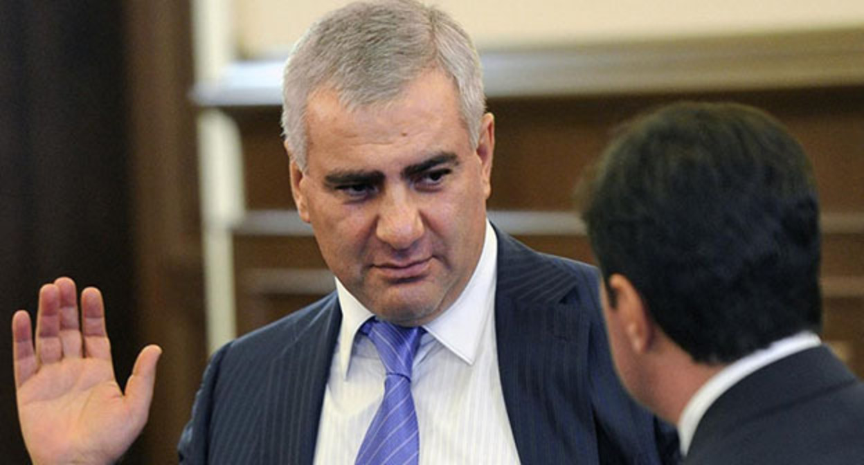 Samvel Karapetyan. Photo: APA https://ru.apa.az/strani-snq/samvelu-karapetyanu-predyavleno-novoe-obvinenie-obnovleno-624056
