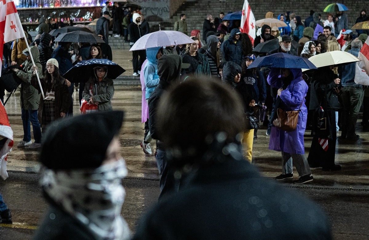 Protesters on Rustaveli Avenue. Photo: Mindia Gabadze / Publika