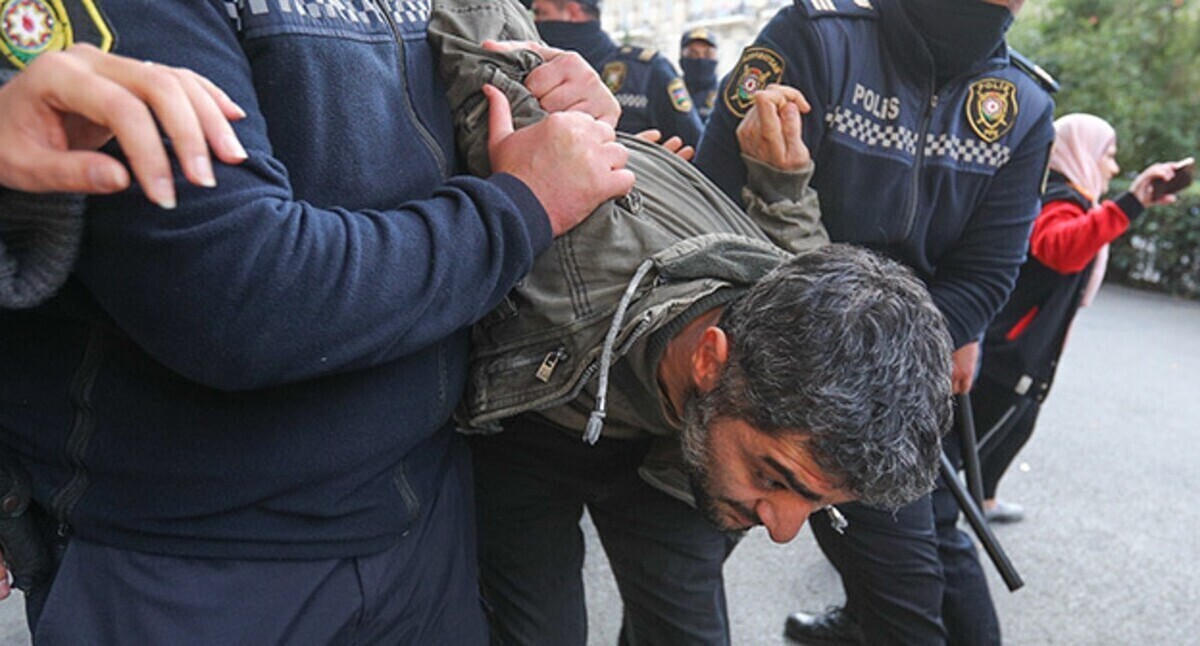 Police officers detain an activist in Baku. Photo by Aziz Karimov for the "Caucasian Knot."