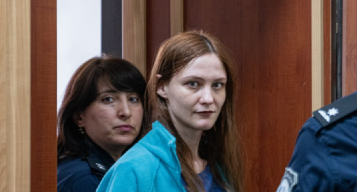 Anastasia Zinovkina in court. Screenshot from the Telegram channel "Artem Gribul in Prison" https://t.me/artemgribul/178.