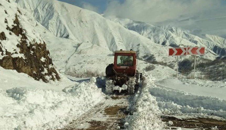 Road clearing. Screenshot from the Dagestan Ministry of Transport's Telegram channel, December 30, 2025, https://t.me/mintransRD/10963.
