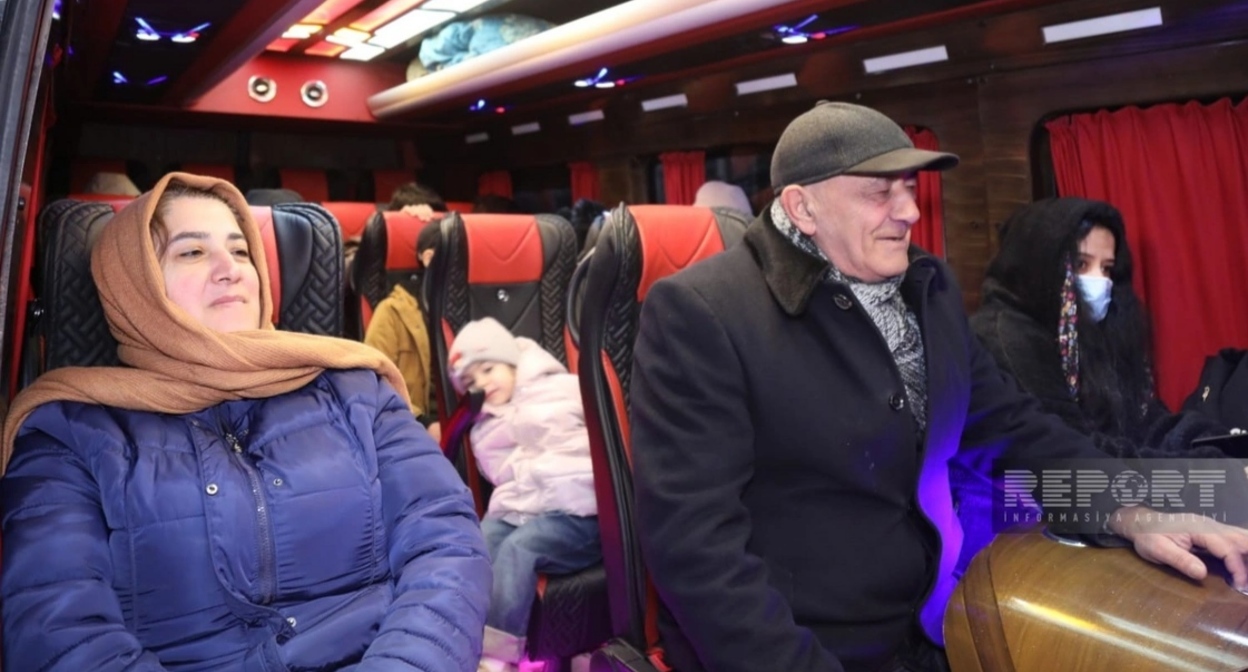 Displaced persons. January 27, 2026. Photo: Report https://report.az/ru/vnutrennyaya-politika/v-selo-mamedbejli-zangilanskogo-rajona-otpravlen-ocherednoj-karavan-pereselencev