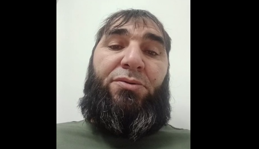 The father of a beaten soldier. Still from a video from Shamil Khadulaev's Telegram channel, January 31, 2026, https://t.me/KhadulaevShamil/14405.