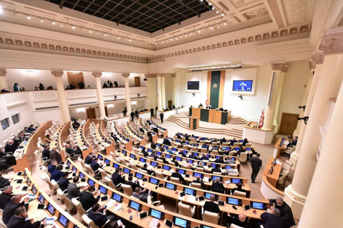 Frame: Parliament of Georgia session, February 3, 2026. Photo: Tabula / https://tabula.ge/ge/news/745172-sascavlo-grantebisa-sauniversiteto-avtonomiis