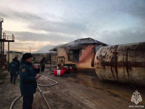 Image of the fire after a gas tank caught fire at a gas storage station in Makhachkala, where the station operator died. Photo: Mash Gor / Telegram channel