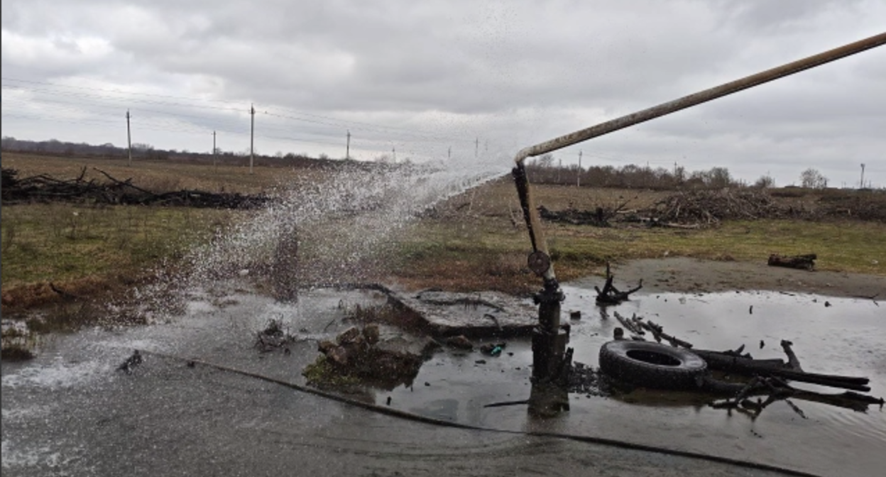 Still image: "A punctured water supply tank in the village of Turumovka, Dagestan." Photo: "Chernovik" 2.0 / Telegram channel