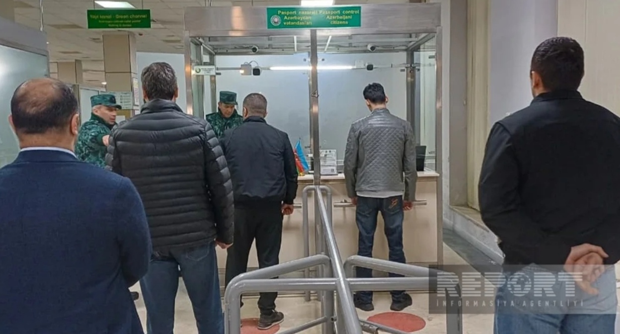 Azerbaijani Embassy staff at the Astara border crossing. Photo: Report https://report.az/ru/vneshnyaya-politika/sotrudniki-posolstva-azerbajdzhana-v-tegerane-evakuiruyutsya-iz-irana