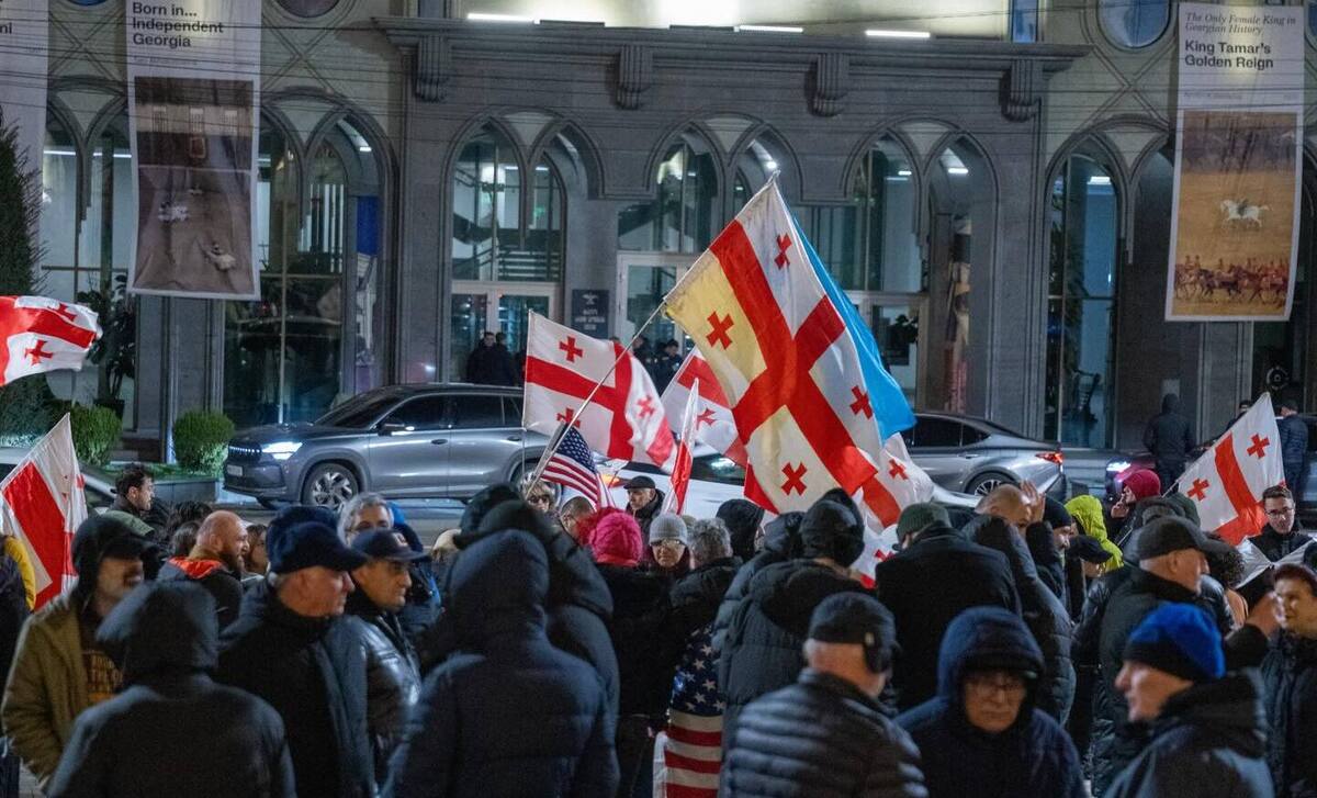 Protesters on Rustaveli Avenue. Photo: Nino Kikvadze / Publika
Protesters on Rustaveli Avenue. Photo: Nino Kikvadze / Publika