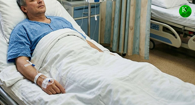 A man in a hospital ward. Illustration created by Caucasian Knot using AI in the Copilot program.