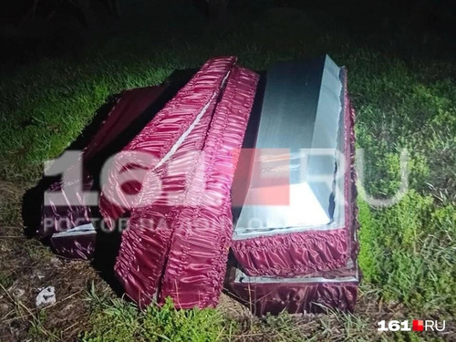 A still of abandoned coffins near the village of Ovoshchnoy near Rostov. Photo: 161.ru / https://161.ru/text/incidents/2026/03/26/76332340/ A still of abandoned coffins near the village of Ovoshchnoy near Rostov. Photo: 161.ru / https://161.ru/text/incidents/2026/03/26/76332340/