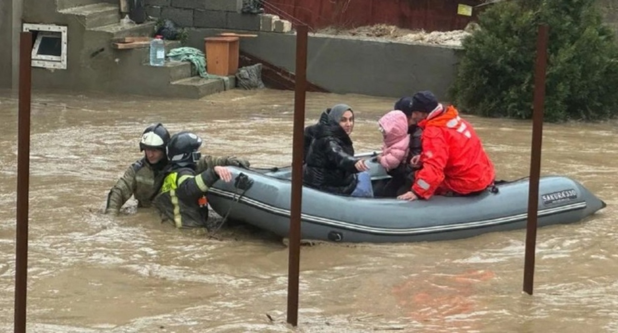 People being evacuated from a flooded house. Makhachkala, March 28, 2026. Photo: Main Directorate of the Ministry of Emergency Situations for Dagestan https://t.me/mchsdagestan/16938 People being evacuated from a flooded house. Makhachkala, March 28, 2026. Photo: Main Directorate of the Ministry of Emergency Situations for Dagestan https://t.me/mchsdagestan/16938