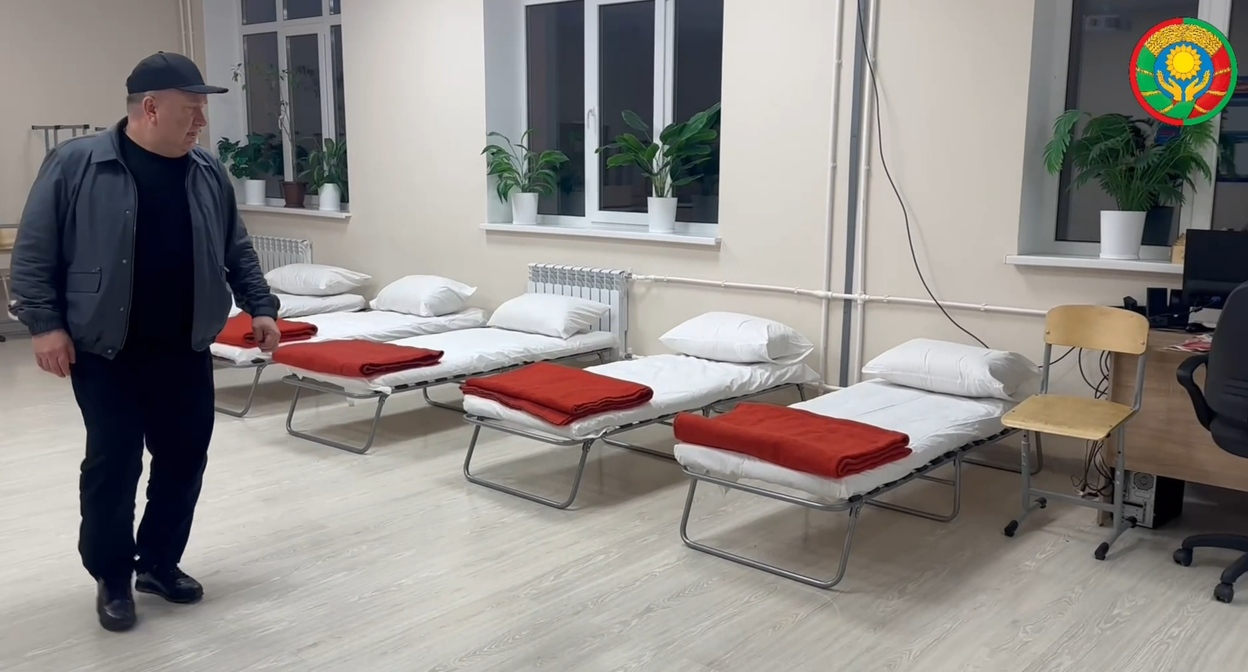 A temporary accommodation center at a school in the village of Sivukh in the Khasavyurt district. Still from the district administration's video: https://t.me/has_rayon05/25236