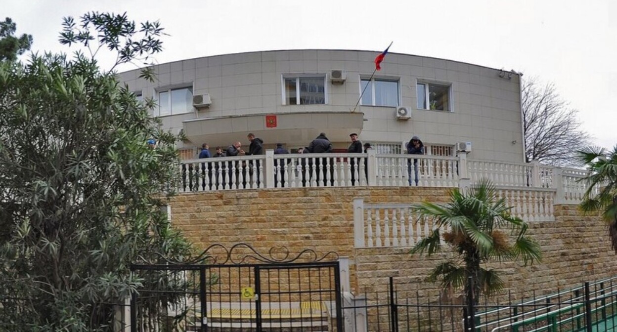 Adler District Court. Photo: https://sudyrf.info/sochi/adlerskiy-rayonnyy-sud-g-sochi