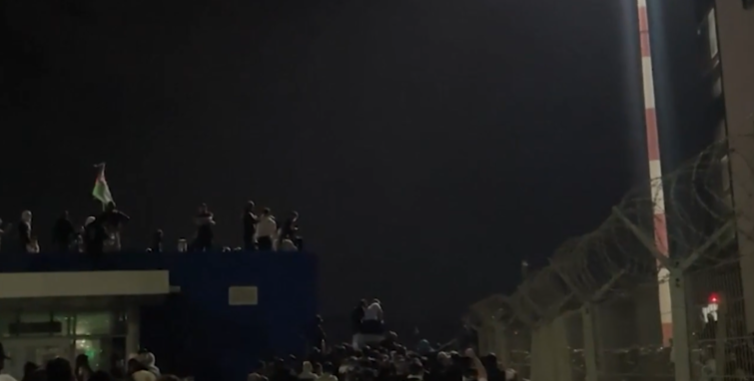 Unrest at Makhachkala Airport. Still from Zvezda TV video: https://tvzvezda.ru/news/20231030194-GL1aM.html.