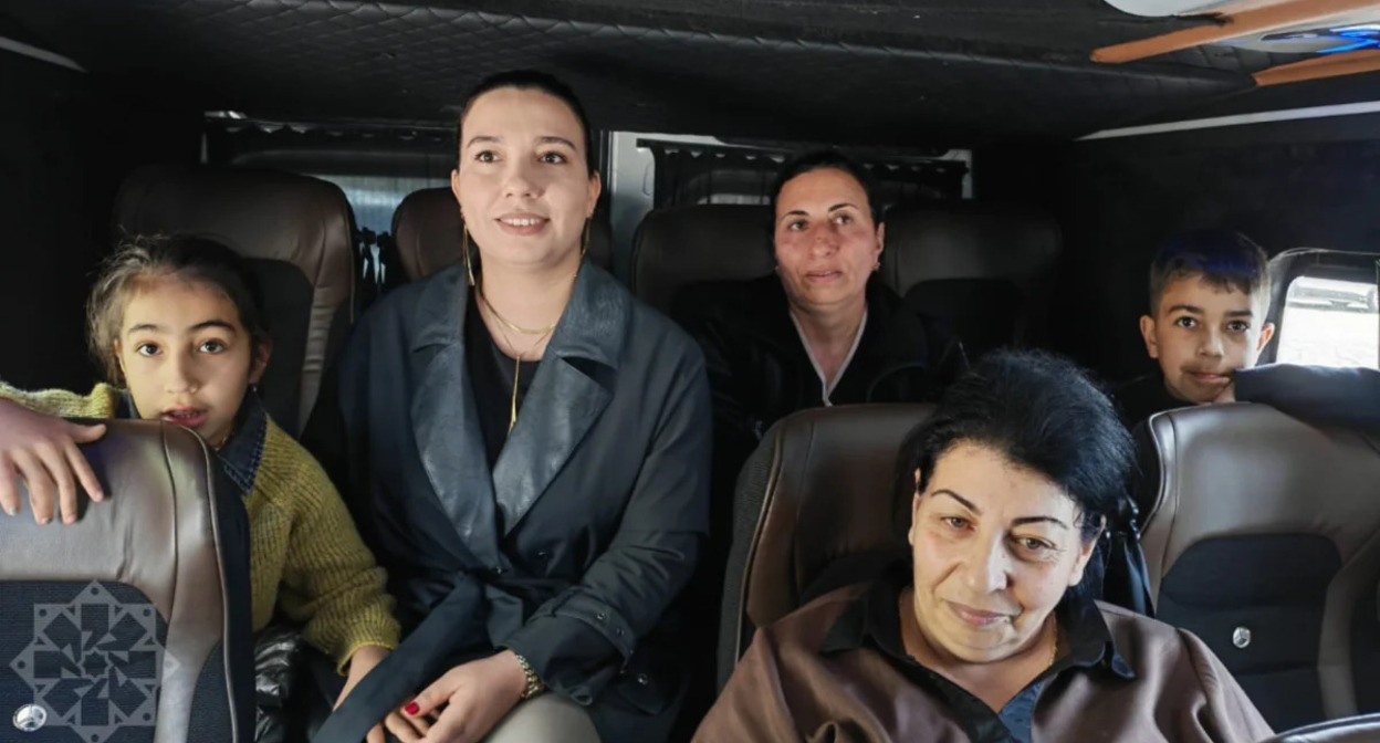 Footage of the return of 27 Azerbaijani families to Kalbajar. Photo: Azertac / https://azertag.az/ru/xeber/gruppa_pereselencev_pribyla_v_gorod_kyalbadzhar__obnovleno_video-4101463