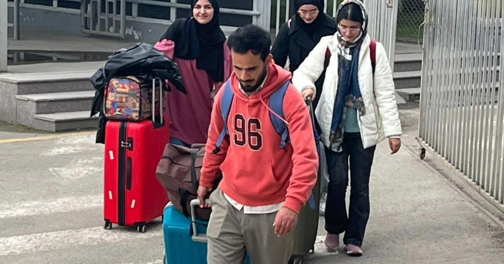 Evacuees from Iran on the border with Azerbaijan. Screenshot from a photo from Report from April 5, 2026, https://report.az/ru/vneshnyaya-politika/na-segodnyashnij-den-iz-irana-v-azerbajdzhan-evakuirovany-3-297-chelovek. Evacuees from Iran on the border with Azerbaijan. Screenshot from a photo from Report from April 5, 2026, https://report.az/ru/vneshnyaya-politika/na-segodnyashnij-den-iz-irana-v-azerbajdzhan-evakuirovany-3-297-chelovek.