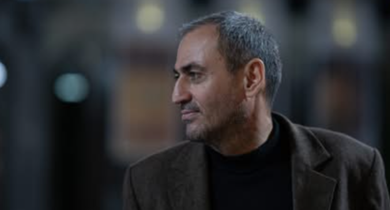 Afghan Sadigov. Screenshot of Publika photo? https://publika.ge/gamocema-qazetci-is-cnobit-afgan-sadigovi-ukve-baqoshi-imyofeba-da-is-azerbaijanul-mkhares-witeli-khidis-gamshweb-punqtze-gadasces/?fbclid=IwY2xjawQ_ZLlleHRuA2FlbQIxMQBicmlkETFDN1B6NjNaVDI1QkQybUVhc3J0YwZhcHBfaWQQMjIyMDM5MTc4ODIwMDg5MgABHokjAOfL9MhckwJeGXljSKt4gglmgJ3IQxWYY-lNxXiyxYWRgQaTZTrs2rr__aem_-FE-ZcLeJwk-OGorFvwqEQ