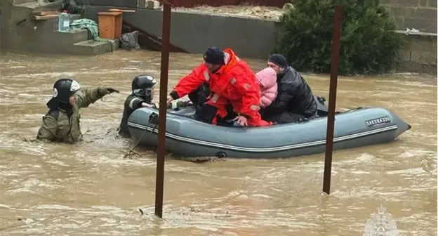 Evacuation of people in Dagestan. Photo: Russian Ministry of Emergency Situations