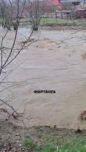 Frame: Sunzha residents demanding coastal protection work due to rain. Photo: Fortanga / Telegram channel