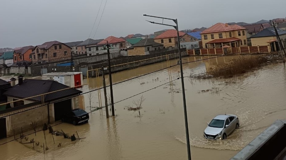 Flooding in Kaspiysk. Photo from the Chernovik Telegram channel https://t.me/chernovik/