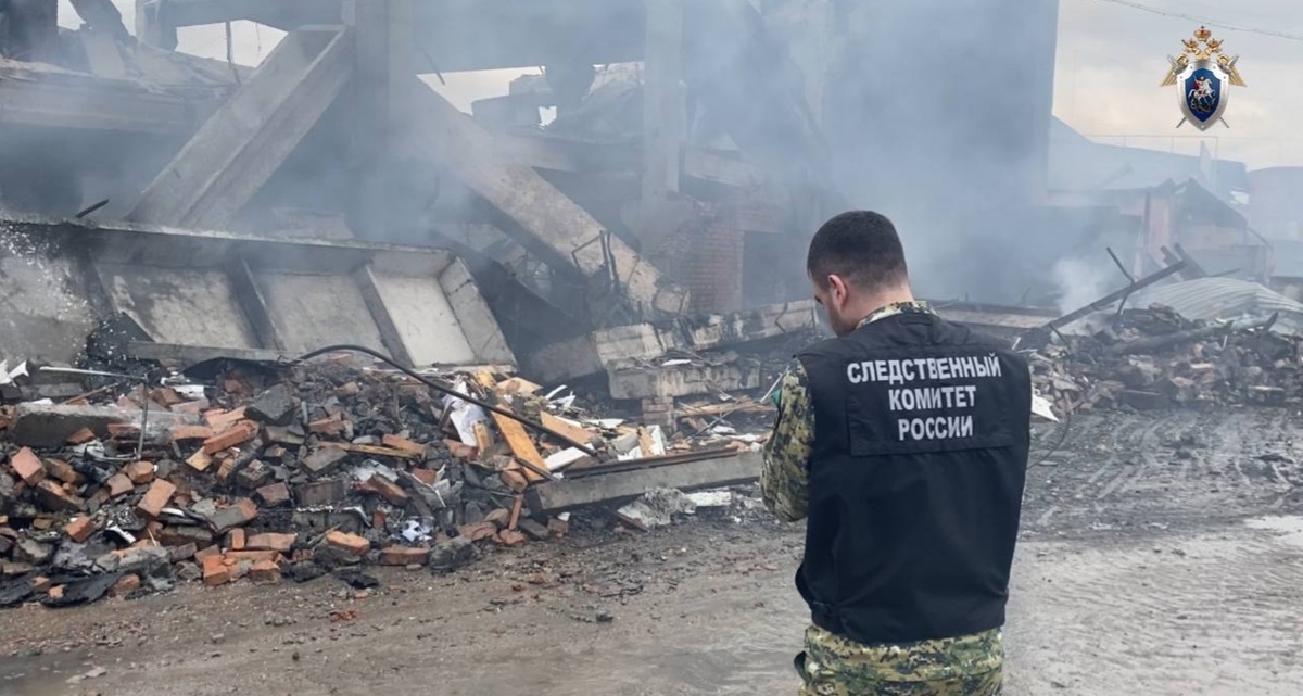 An Investigative Committee officer at the scene of the explosion. Photo: Investigative Committee of Russia for North Ossetia https://t.me/su_skr15/3811