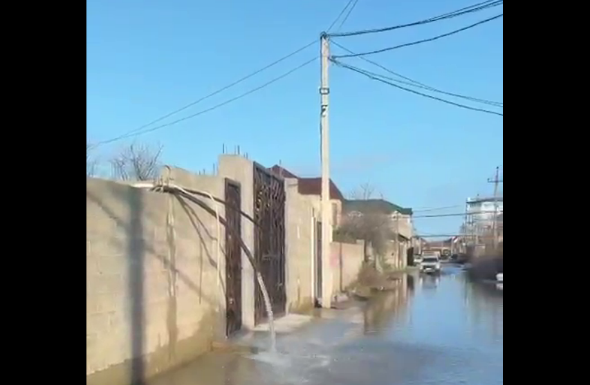 A street in the village of Karaman-2. A still from a video from the Telegram channel "Patient Monitor and Housing and Utilities" from April 9, https://t.me/monitor_pacienta_i_zkh/4254