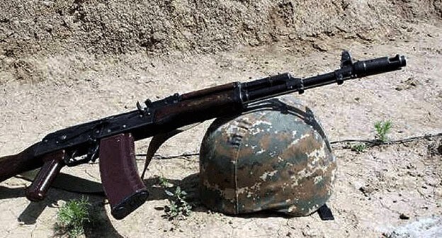 Weapons and helmet. Photo: https://armeniatoday.news/armed-forces-ru/716166/ Weapons and helmet. Photo: https://armeniatoday.news/armed-forces-ru/716166/