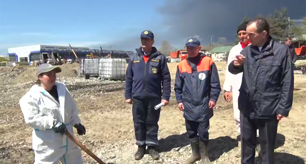 Veniamin Kondratyev (right) during a visit to Tuapse. April 28, 2026. Screenshot from video https://t.me/opershtab23/15822