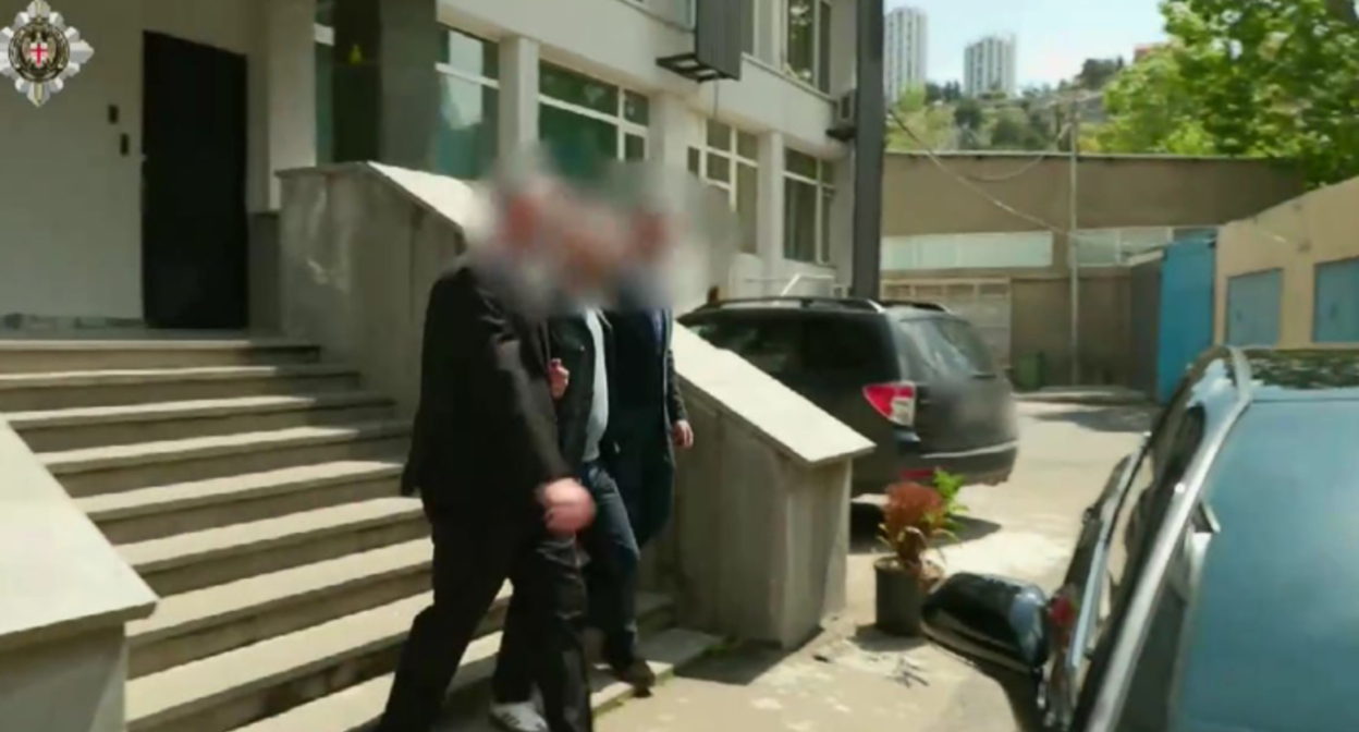 A still of a man detained in Tbilisi on suspicion of espionage. Photo: TV Pirveli / https://tvpirveli.ge/ka/siaxleebi/kriminali/126948-jashushobis-braldebit-magalchinosani-daakaves
