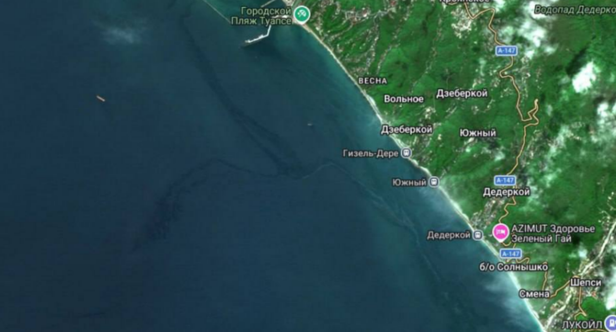 The waters near Tuapse. Sentinel-2A image from May 6, 2025, source: "Transparent World," https://t.me/twrussia/6047.