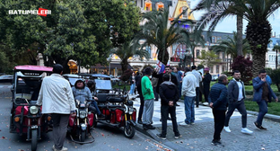 A still from an electric car owner's protest in Batumi. Photo: Batumelebi / https://batumelebi.netgazeti.ge/news/615854/