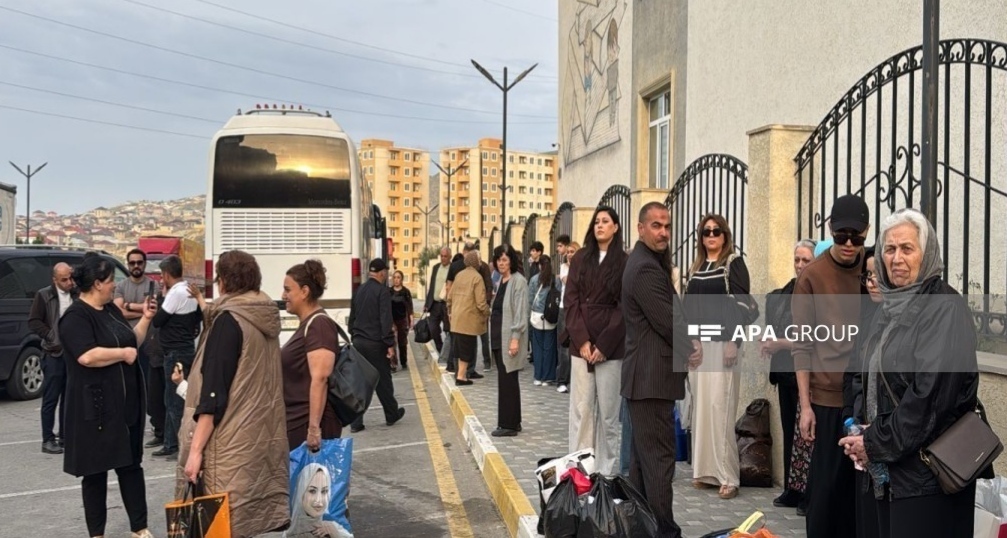 Former internally displaced persons. May 13, 2026. Photo: APA https://ru.apa.az/sotsium/v-zangilan-i-selo-syukyurbeili-dzabrailskogo-raiona-otpravleny-ocerednye-gruppy-pereselencev-foto-650923