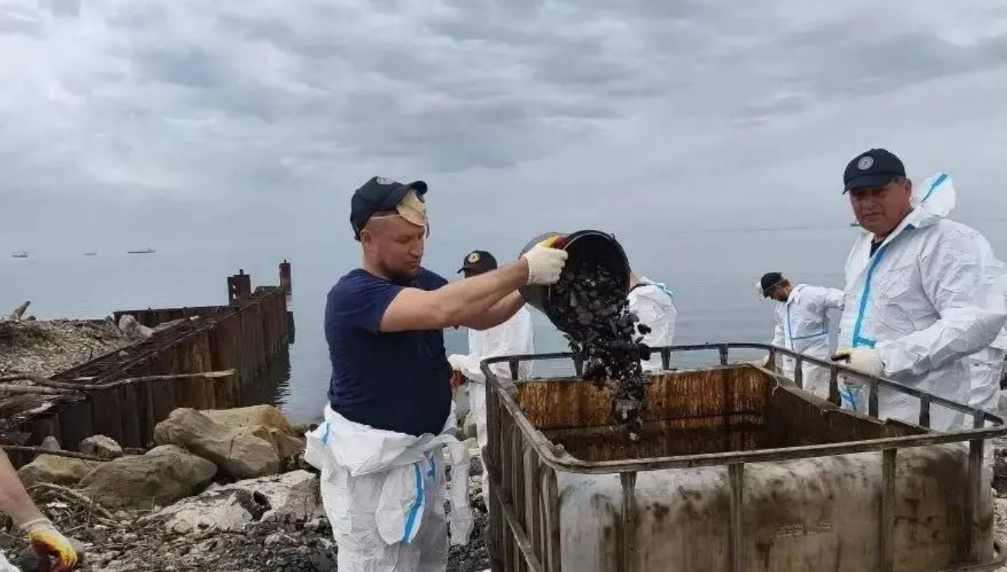 Beach cleanup in Tuapse. Screenshot from a photo by the Krasnodar administration from May 13, 2026, https://t.me/krdru/52036 Beach cleanup in Tuapse. Screenshot from a photo by the Krasnodar administration from May 13, 2026, https://t.me/krdru/52036