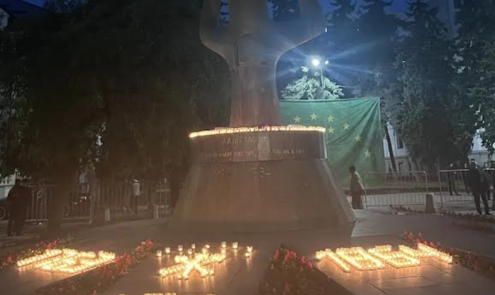 Activists lit 101 candles. Photo by a "Caucasian Knot" correspondent, May 20, 2026. Activists lit 101 candles. Photo by a "Caucasian Knot" correspondent, May 20, 2026.