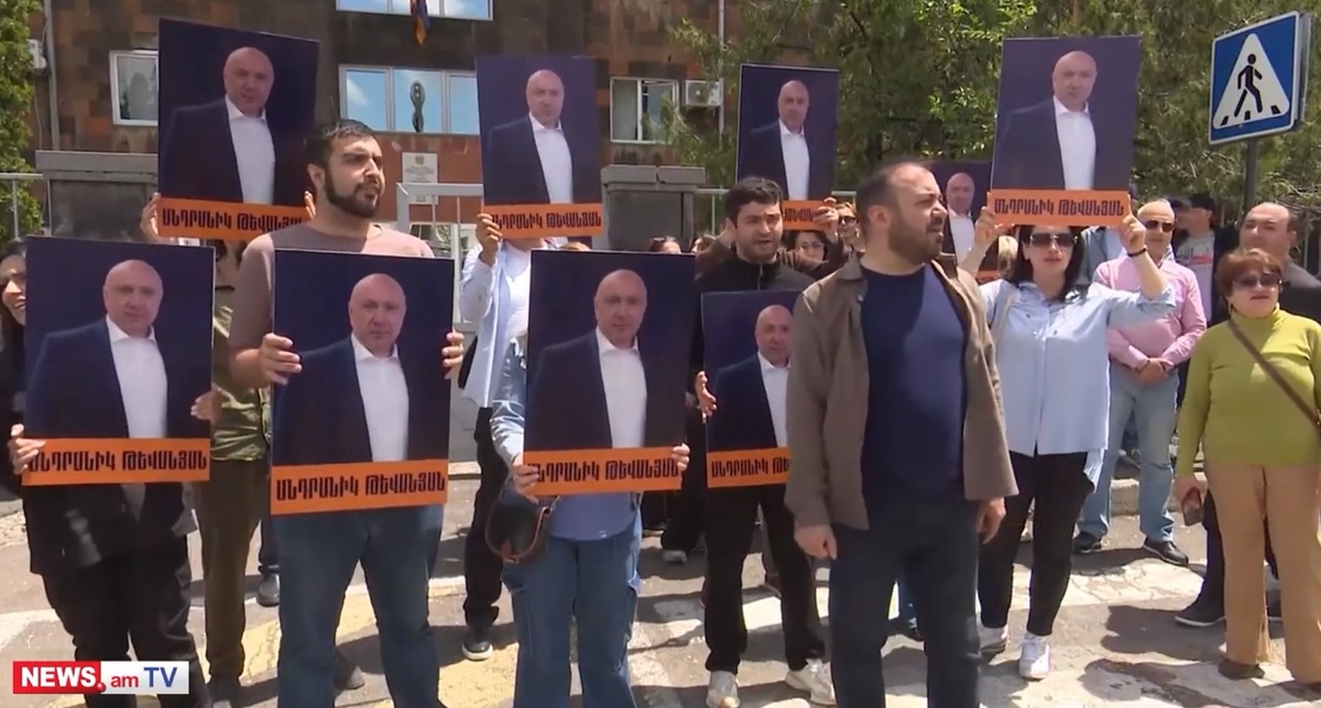 A picket by Andranik Tevanyan's supporters. May 23, 2026. Still from News.am video https://news.am/ru/video/1037741 A picket by Andranik Tevanyan's supporters. May 23, 2026. Still from News.am video https://news.am/ru/video/1037741