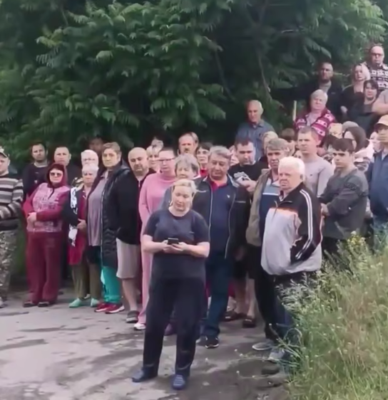 A still from a video message from residents of Krasyukovskaya, Rostov Oblast, to Alexander Bastrykin. Photo: Privet-Rostov / Telegram channel
