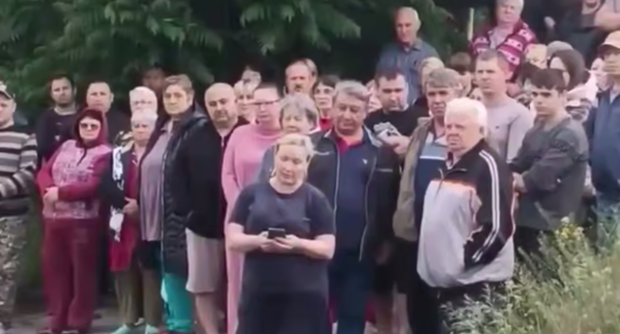 A still from a video message from residents of Krasyukovskaya, Rostov Oblast, to Alexander Bastrykin. Photo: Privet-Rostov / Telegram channel