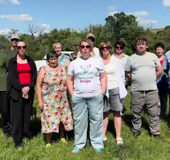 Still from a video message from residents of the Chekon village in Anapa complaining about the cemetery being laid out. Photo: Yuri Ozarovsky, Anapa, Vityazevo, Dzhemete / Telegram channel
