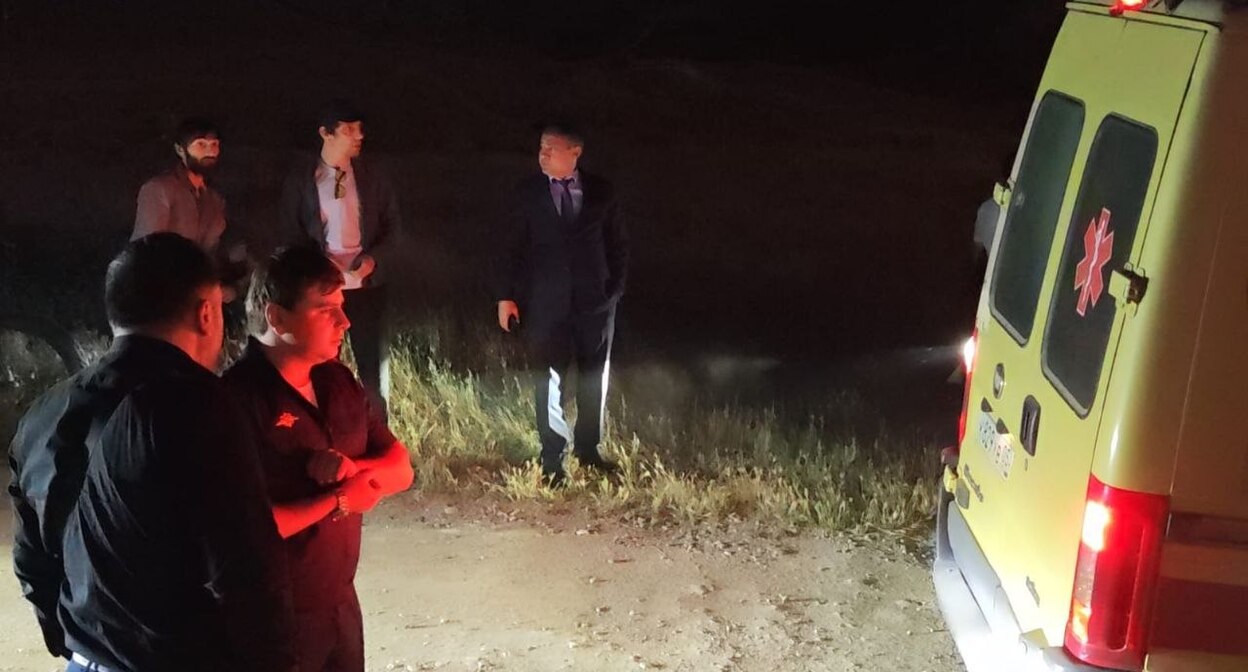 Officials at the scene of the emergency. Photo: Kizilyurt District Administration Press Service / Telegram Officials at the scene of the emergency. Photo: Kizilyurt District Administration Press Service / Telegram