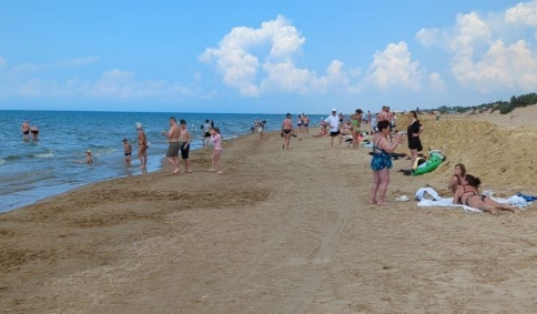 Beach in Dzhemete. Screenshot of a photo from Andrey Makovozov’s Telegram channel from 06/10/26, https://t.me/makovozovy/61582 Beach in Dzhemete. Screenshot of a photo from Andrey Makovozov’s Telegram channel from 06/10/26, https://t.me/makovozovy/61582