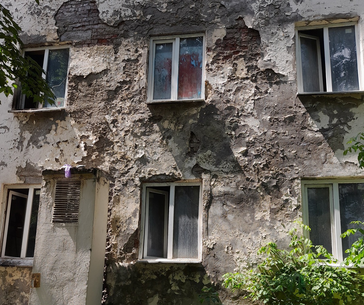 The facade of a dormitory on Ingushskaya Street in Nalchik. Photo by a "Caucasian Knot" correspondent. The facade of a dormitory on Ingushskaya Street in Nalchik. Photo by a "Caucasian Knot" correspondent.