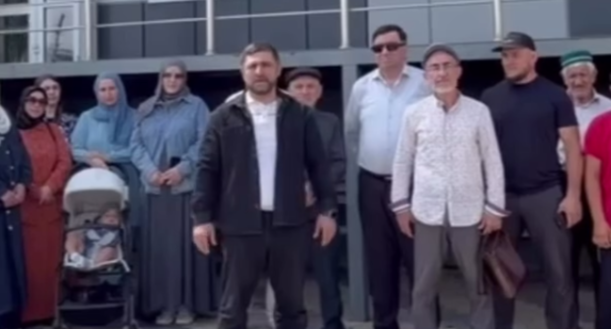 A still from a video message from Leninkent residents about the new clinic. Photo: NNT News / Telegram channel