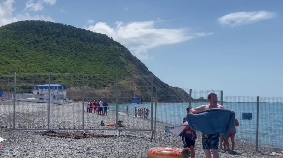 Behind the fence is a children's camp beach. Still from a video from the Telegram channel "Ecurist" from June 12, 2026, https://t.me/ecojurist/1611