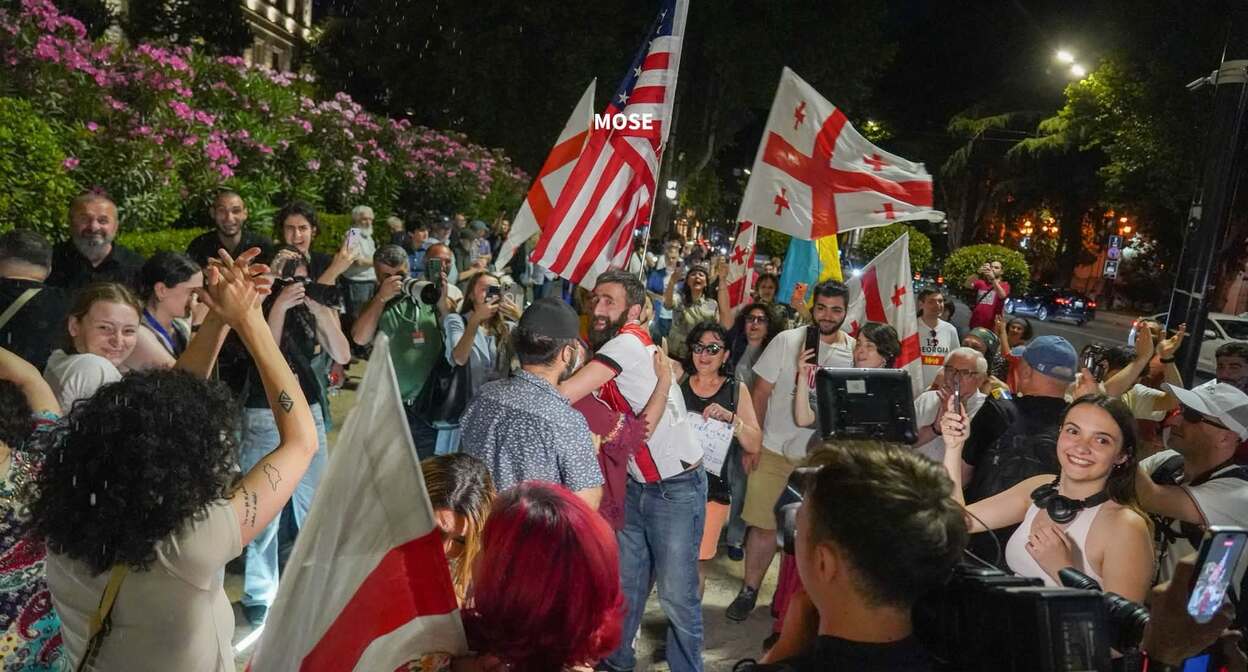 Frame of protesters on Rustaveli Avenue in Tbilisi on the 581st day of continuous protests. Photo: MO SE / Facebook Frame of protesters on Rustaveli Avenue in Tbilisi on the 581st day of continuous protests. Photo: MO SE / Facebook