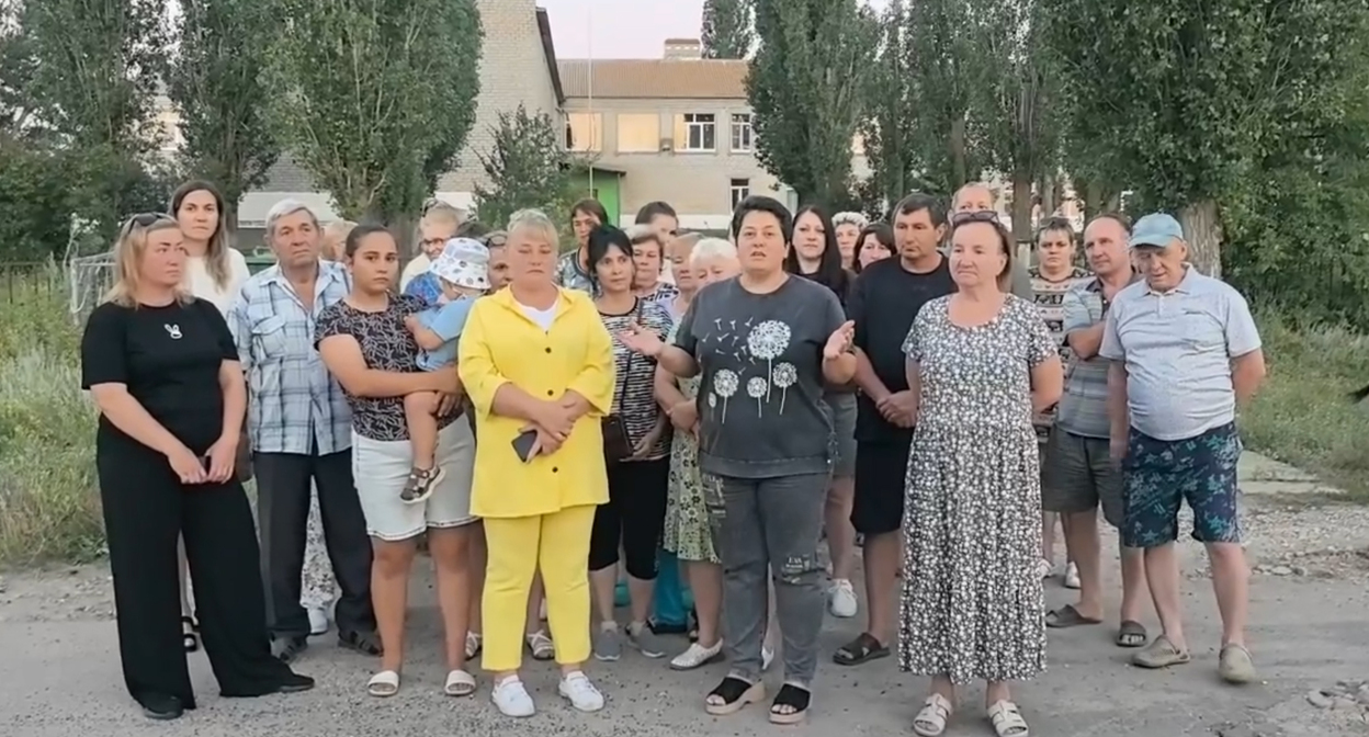 Residents of Vodny are recording a video appeal to the head of the Investigative Committee, Alexander Bastrykin. Frame from the video https://dzen.ru/video/watch/6a4a03ef5ec2671d975d4fa6