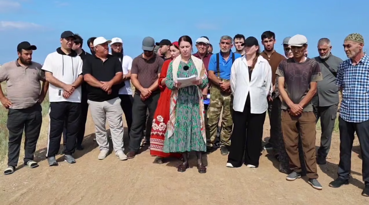 Frame from the video appeal of the gardening partnership "Nadezhda" in the Karabudakhkent district asking to protect their lands. Photo: News NNT / Telegram channel Frame from the video appeal of the gardening partnership "Nadezhda" in the Karabudakhkent district asking to protect their lands. Photo: News NNT / Telegram channel