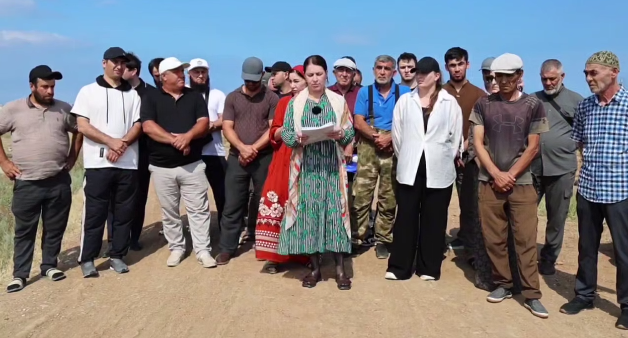 Frame from the video appeal of the gardening partnership "Nadezhda" in the Karabudakhkent district asking to protect their lands. Photo: News NNT / Telegram channel Frame from the video appeal of the gardening partnership "Nadezhda" in the Karabudakhkent district asking to protect their lands. Photo: News NNT / Telegram channel