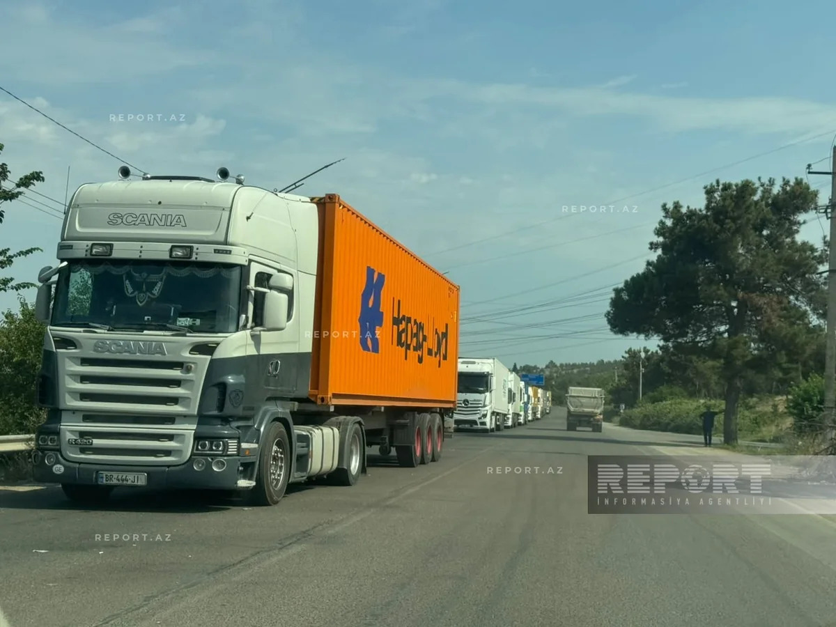 Truck drivers from Azerbaijan complained about delays when entering Georgia. Photo: Report / https://report.az/ru/v-regione/azerbajdzhanskie-dalnobojshiki-v-gruzii-nedelyami-ne-mogut-projti-tamozhnyu-v-mid-napravlen-zapros Truck drivers from Azerbaijan complained about delays when entering Georgia. Photo: Report / https://report.az/ru/v-regione/azerbajdzhanskie-dalnobojshiki-v-gruzii-nedelyami-ne-mogut-projti-tamozhnyu-v-mid-napravlen-zapros