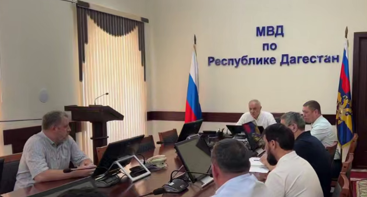Meeting of gas station owners with the head of the Ministry of Internal Affairs of Dagestan. Still frame from the video from the Telegram channel "Criminal Chronicle" dated 08.08.26, https://t.me/criminal_chronicle/9006